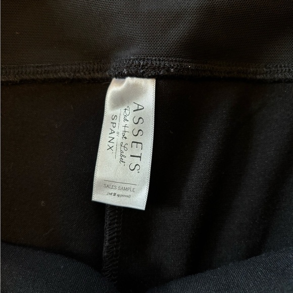SPANX Assets Red Hot Label by SPANX Black High Waisted Leggings‎ Size M - Picture 3 of 4